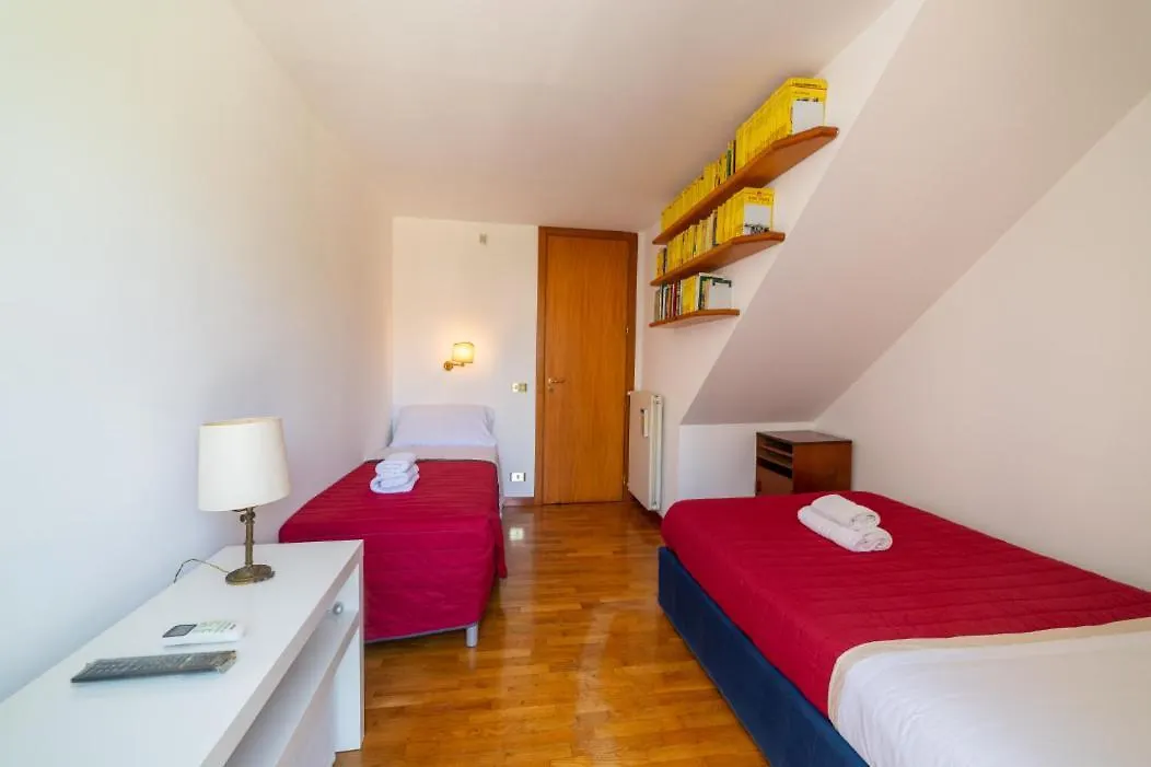 Portalba Palace: Spacious Three-Bedroom with Central Views Naples Italy