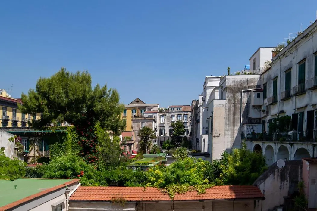 Portalba Palace: Spacious Three-Bedroom with Central Views Naples Apartment