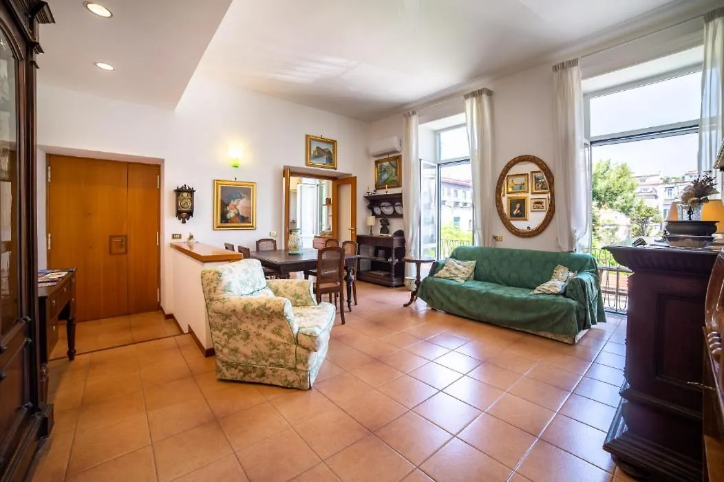 Portalba Palace: Spacious Three-Bedroom with Central Views Naples Apartment