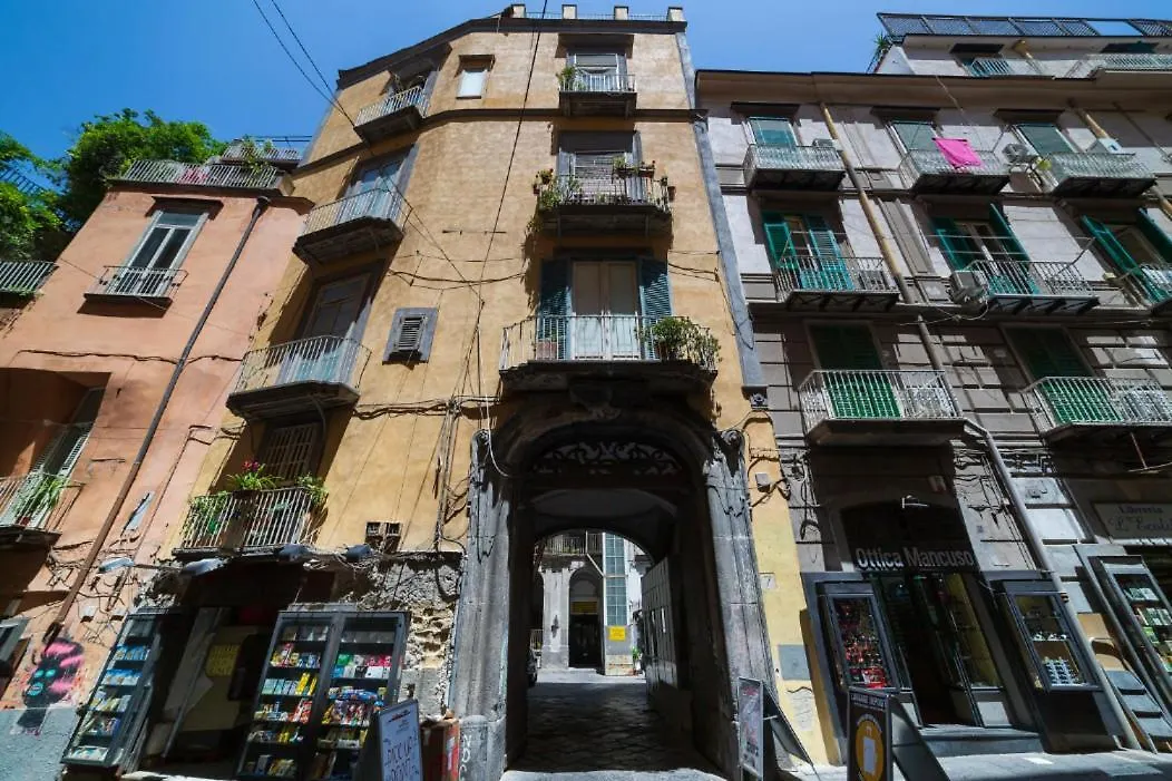 Portalba Palace: Spacious Three-Bedroom with Central Views Naples 0*,  Italy
