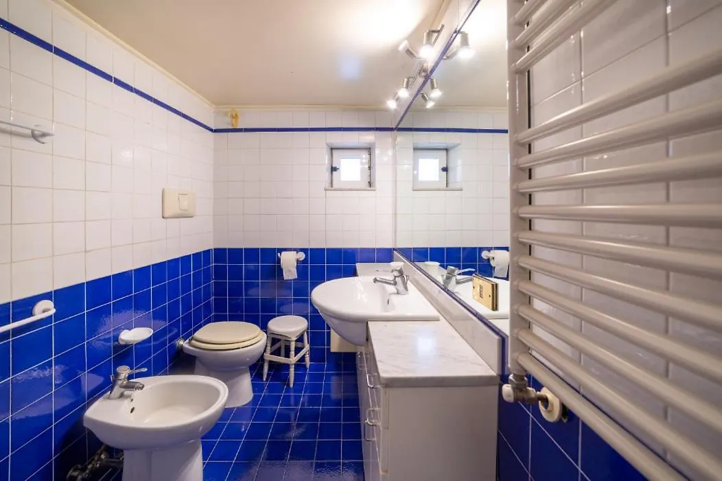 Portalba Palace: Spacious Three-Bedroom with Central Views Naples 0*,